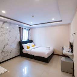 DOUBLE DELUXE ROOM (M)