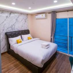 DOUBLE DELUXE BALCONY ROOM (XL)