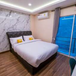 DOUBLE DELUXE BALCONY ROOM (XL)